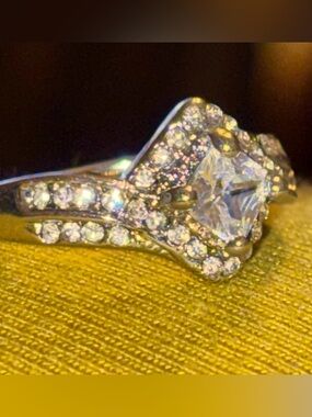 Classic Halo Silver plated  ring with Clear Stones size 6